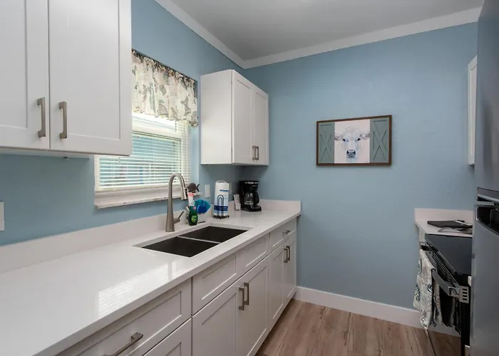 With Heated Pool - Waterfront View, Steps To - Coral B-2 Resort Clearwater Beach
