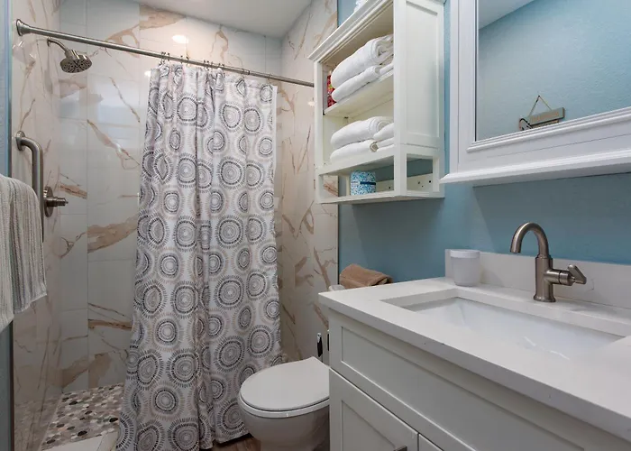 With Heated Pool - Waterfront View, Steps To - Coral B-2 Resort Clearwater Beach